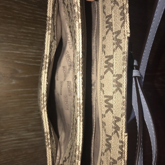 Michael Kors Large Messenger Crossbody - Picture 4 of 6